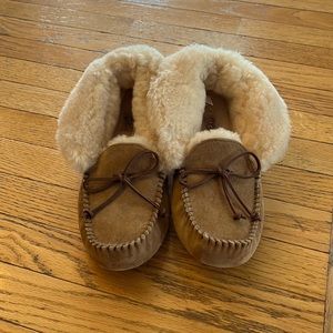 Womens Ugg Pure Tan Slipper with lace up detail, size 10